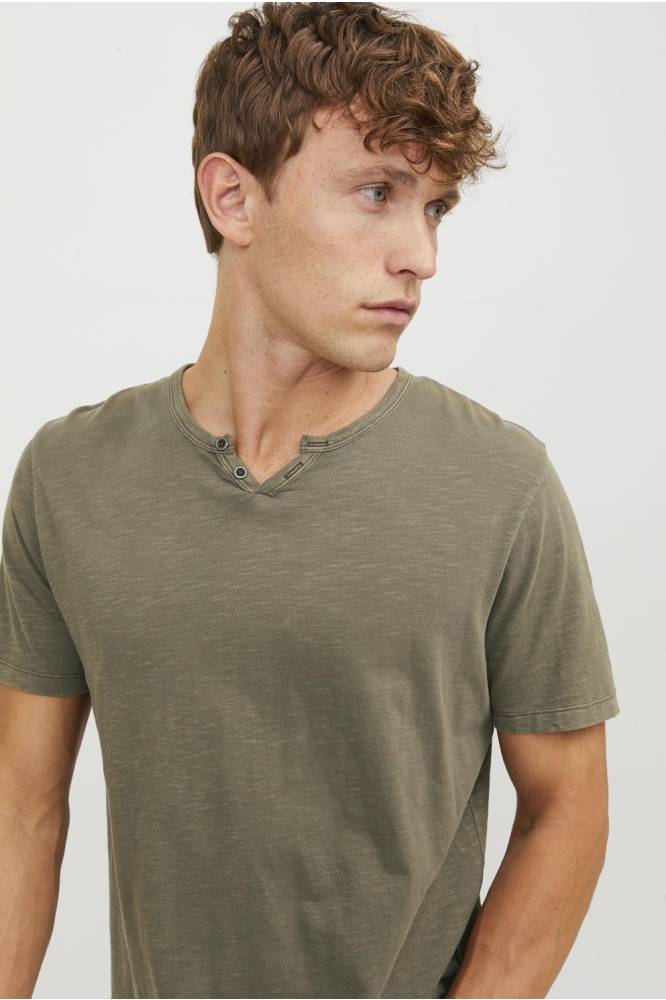 JJESPLIT NECK TEE SS NOOS 12164972 DUSKY GREEN